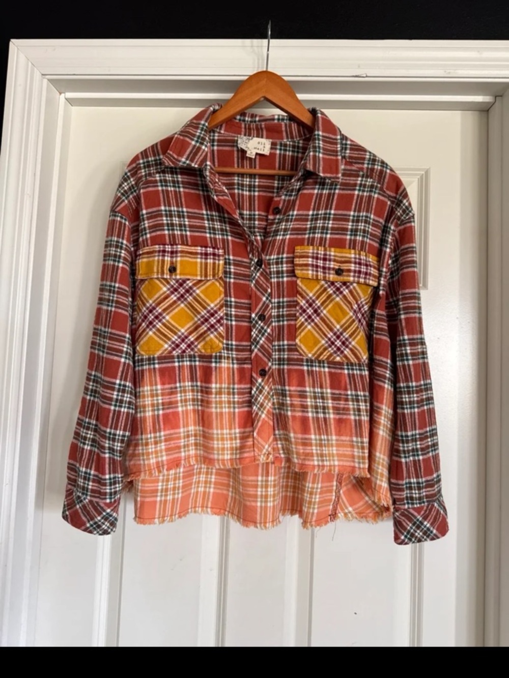 Oli & Hali Cropped Button Front Raw Hem Plaid Flannel Shirt size Medium - Picture 12 of 12